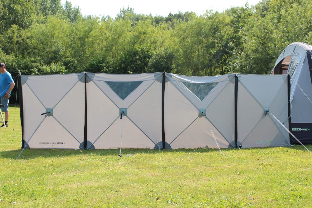 Pop shop up windbreak