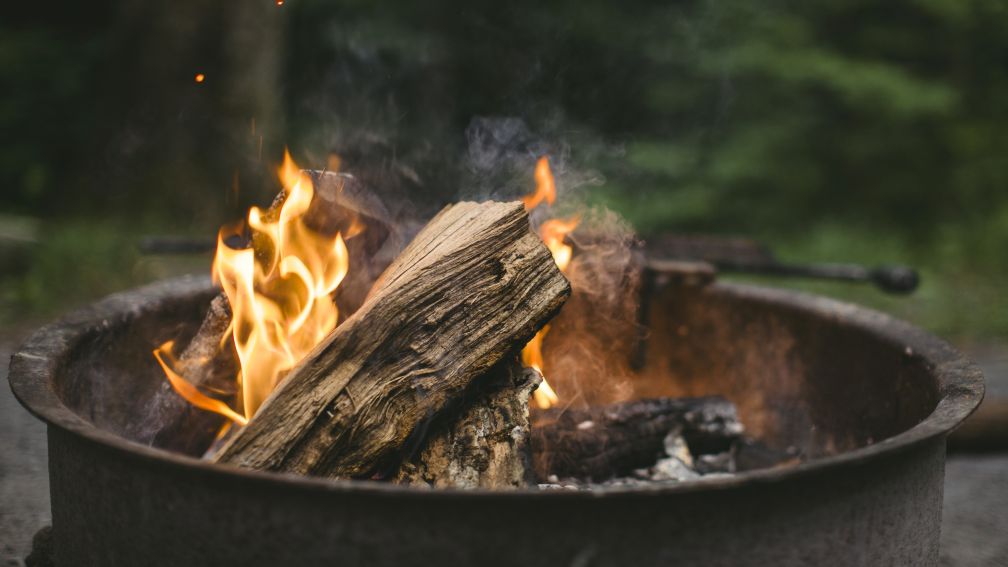 How to Build the Perfect Campfire